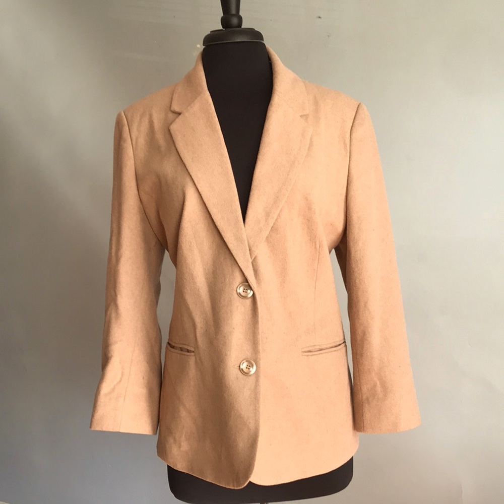 Classic warm beige single-breasted jacket w/ welt pockets. Goes w/ many colors!